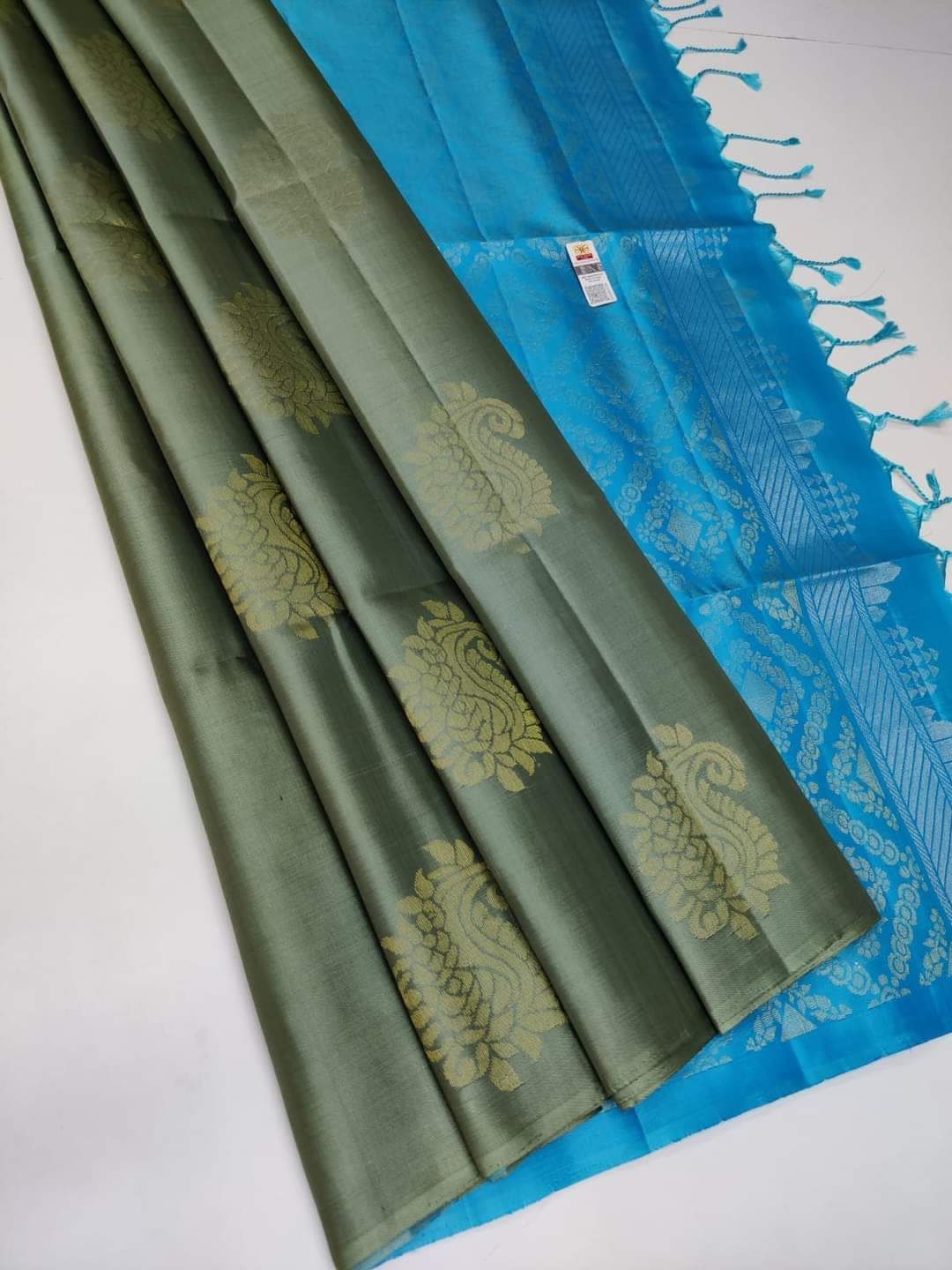 Elevate your ethnic wardrobe with our Soft Lichi Silk Saree!