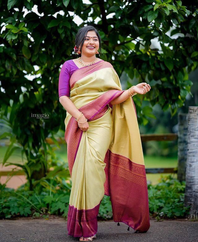 🌟 Introducing the Luxe Lichi Silk Saree Collection! 🌟