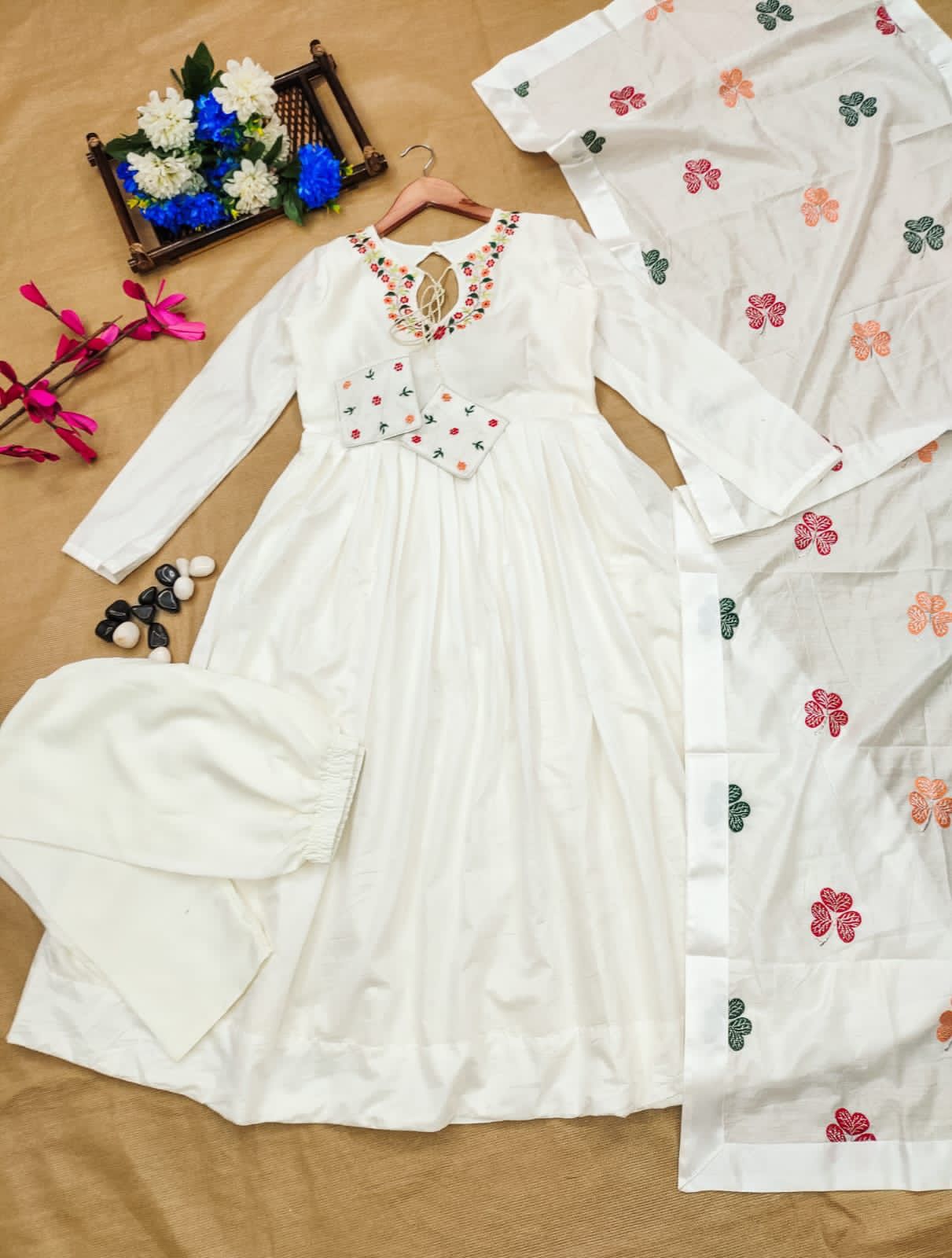 Festival Special Cream Suit Set with Thread Embroidery