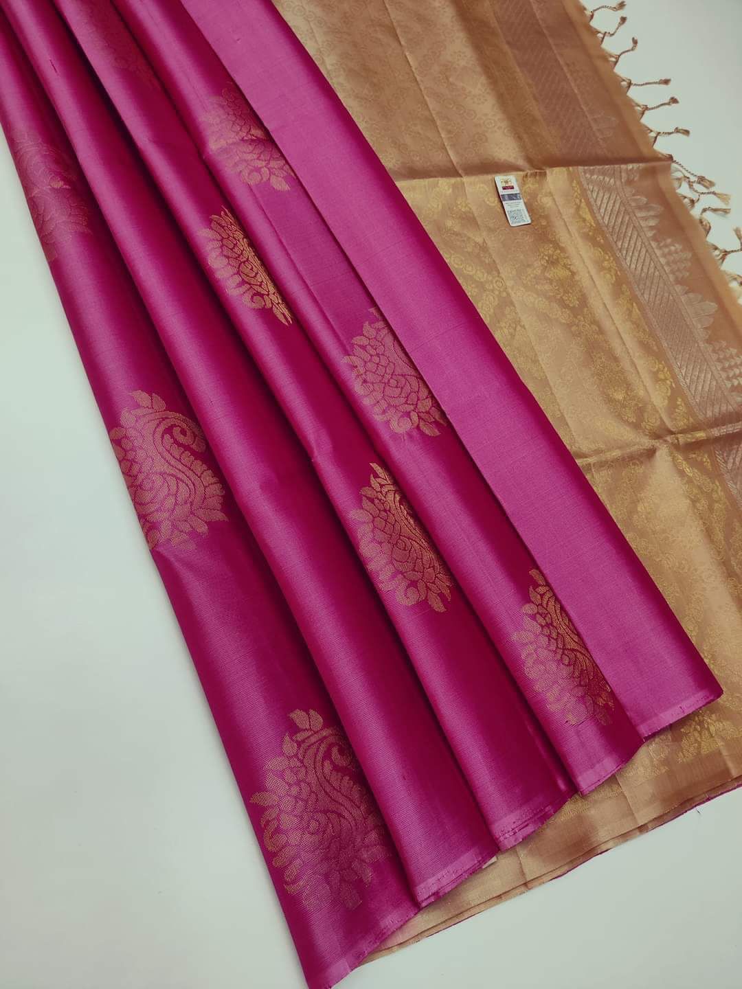 Elevate your ethnic wardrobe with our Soft Lichi Silk Saree!